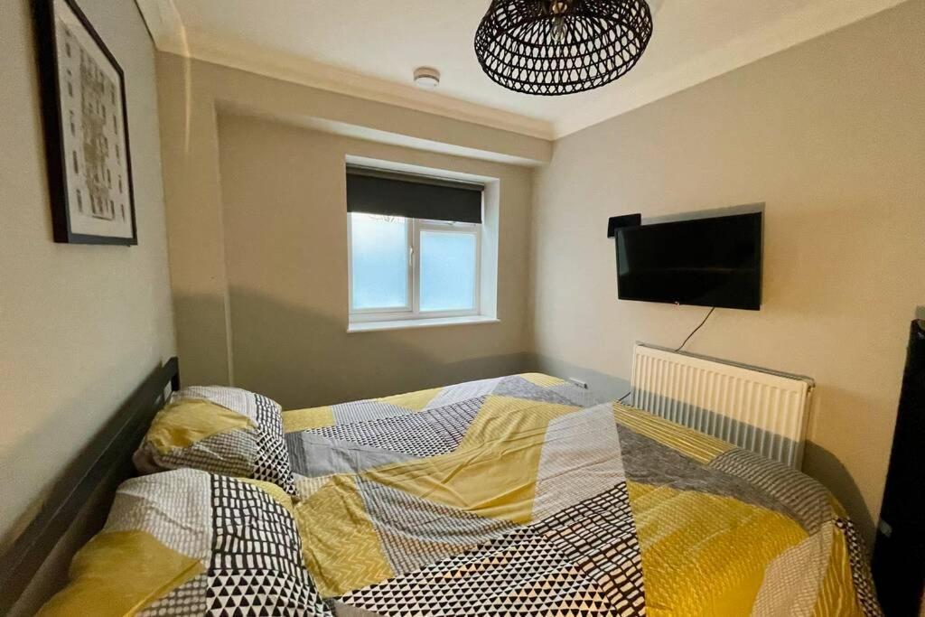Stylish Modern Two Bedroom Apartment With Garden Cardiff Exterior foto